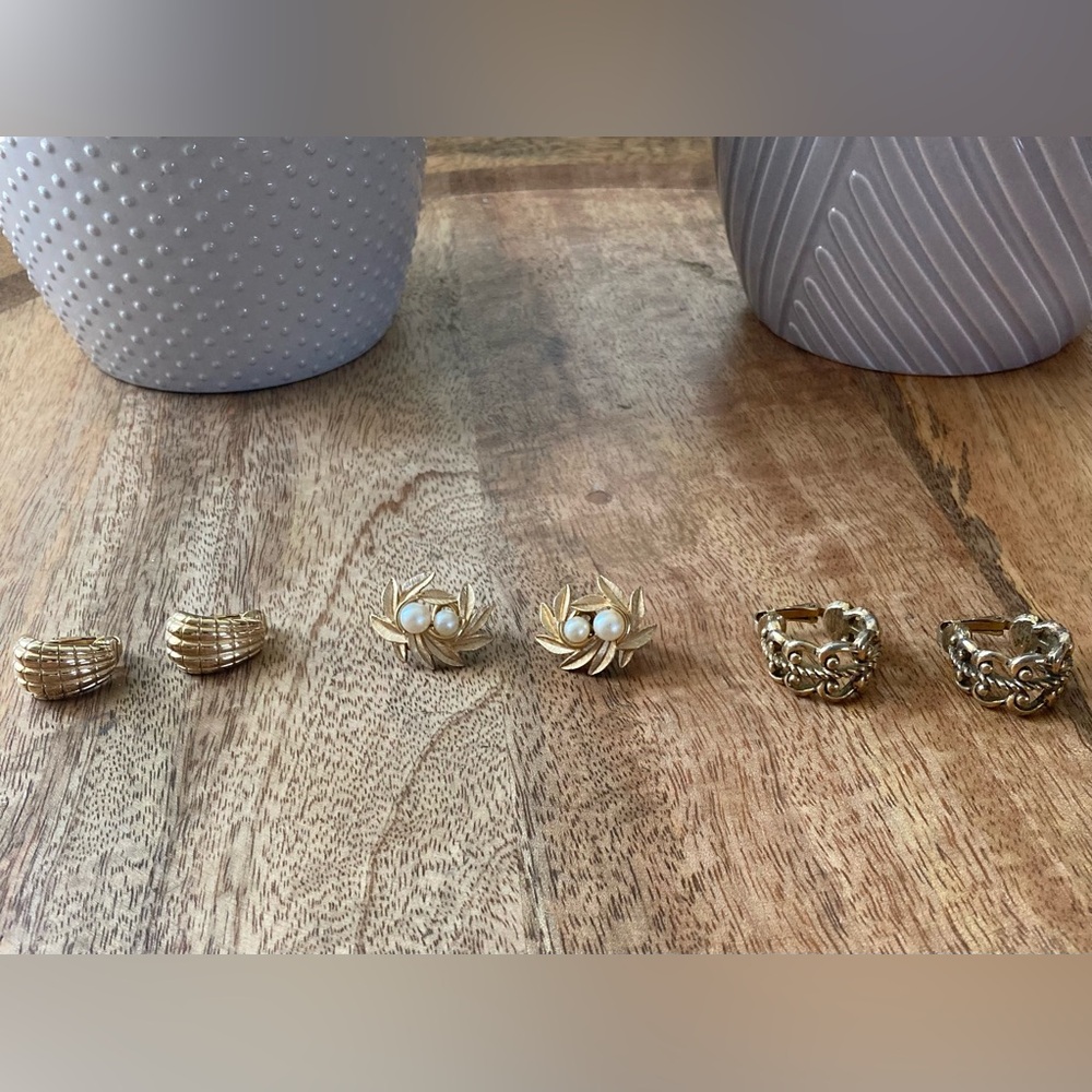 Avon vintage lot earrings